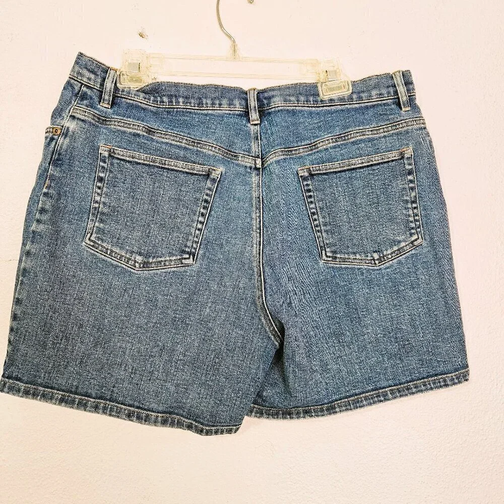 Jones Women's Sport Plus Size Mid Rise Stretch Blue Denim Shorts Size 16